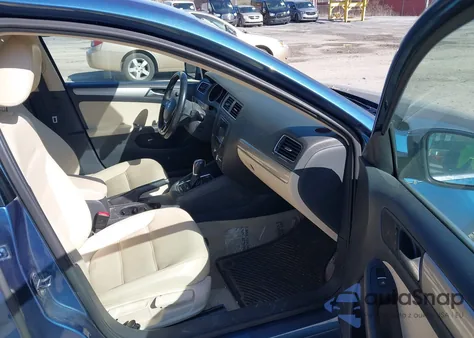 2016 Volkswagen Jetta 1.4T Se из США, поврежденный, VIN 3VWD67AJ7GM297305